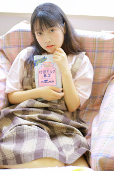 护士用脚喂病人吃饭